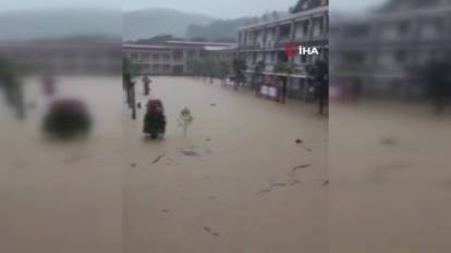 Çin'de şiddetli yağışlar toprak kaymalarına yol açtı: 9 ölü, 17 kayıp