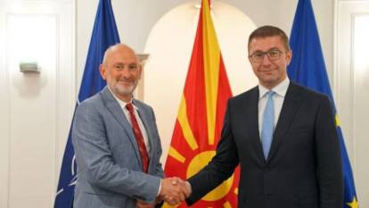 Kuzey Makedonya Başbakanı, AB Büyükelçisi ile görüştü
