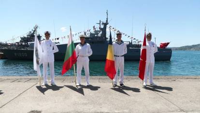 Türkiye, Bulgaristan ve Romanya mayın imha gemileri İstanbul Boğazı'nda