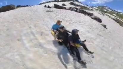 Sıcak Havada Kar Eğlencesi: Cilo Dağları'nda Pekmez ve Halay Keyfi