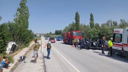Sivas’ta kamyonetle otomobil çarpıştı: 1 ölü, 5 yaralı