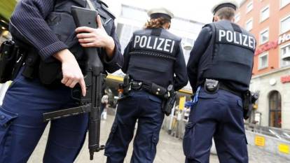 Almanya'da 5 vatansız savaş suçlusu tutukladı
