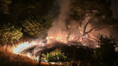 Orman yangını nedeniyle 26 bin kişi tahliye edildi
