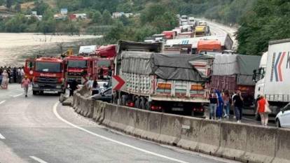 Sakarya'da zincirleme trafik kazası. 1 ölü 6 yaralı