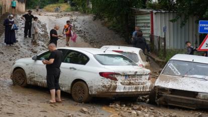 Bursa'da şiddetli yağışlar felakete yol açtı: Evler ve otomobiller sular altında