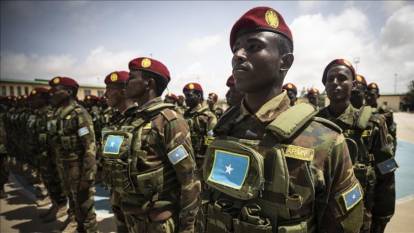 Türkiye'nin eğittiği Somalili subaylar göreve başladı