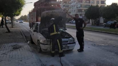 Antalya'da seyir halendeki araba cayır cayır yandı