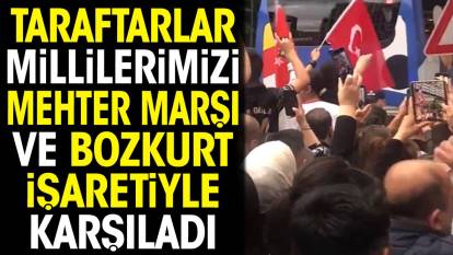Taraftarlar Milli Takımı Mehter Marşı ve Bozkurt işaretleriyle karşıladı