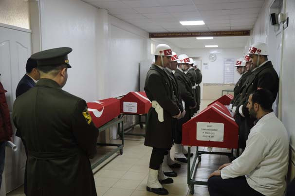 El Bab şehitleri memleketlerine uğurlandı - Resim : 2