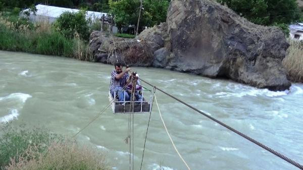 Dededen toruna teleferik sistemi hiç değişmedi: Ulaşımda çağ atladık bi Çoruh’u atlayamadık - Resim : 2