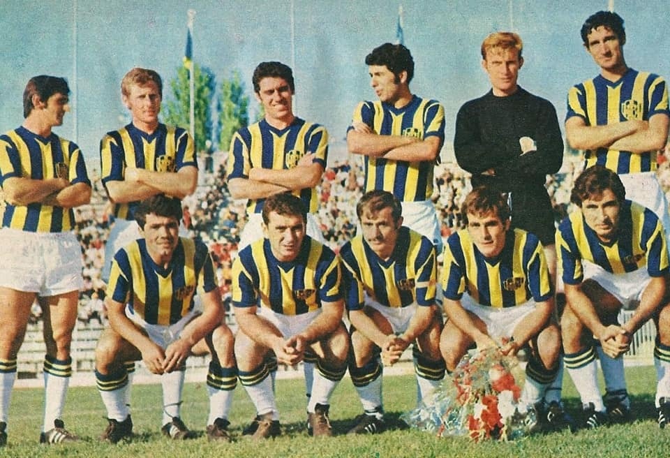 ankaragucu-1970-1971-ayaktakiler-soldan-saga-abdullah-cevrim-remzi-hotlar-selcuk-yalcintas-erman-toroglu-baskin-soysal-ismail-dilber-oturanlar-metin-yilmaz-coskun-sahinkaya-ismail-karali-koksal-mesci-behzat-cinar.jpeg