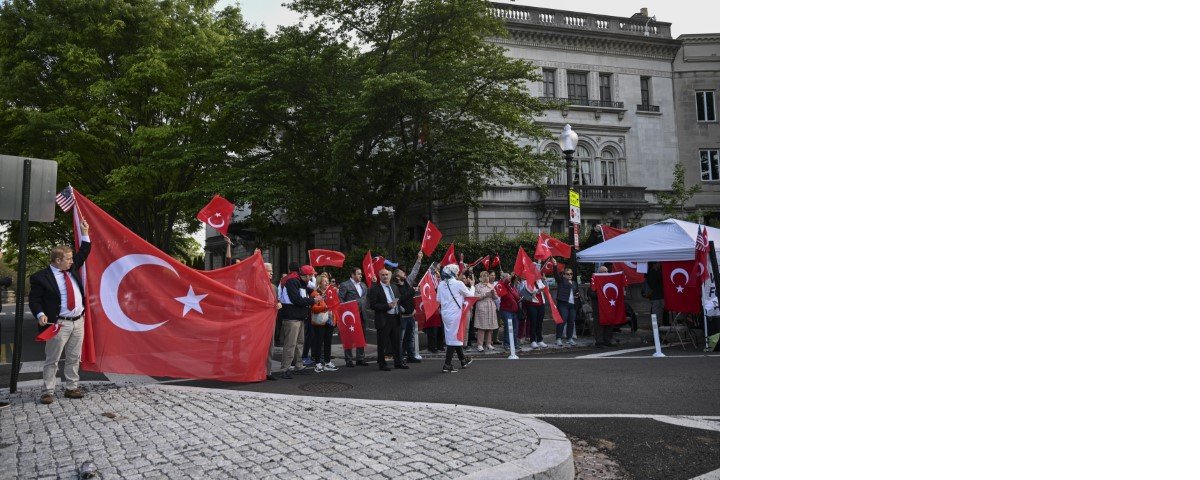 aa-20230425-30952632-30952617-washingtonda-turkler-turk-misyonu-onunde-eylem-yapan-ermeni-gruplari-protesto-etti-kucuk.jpg