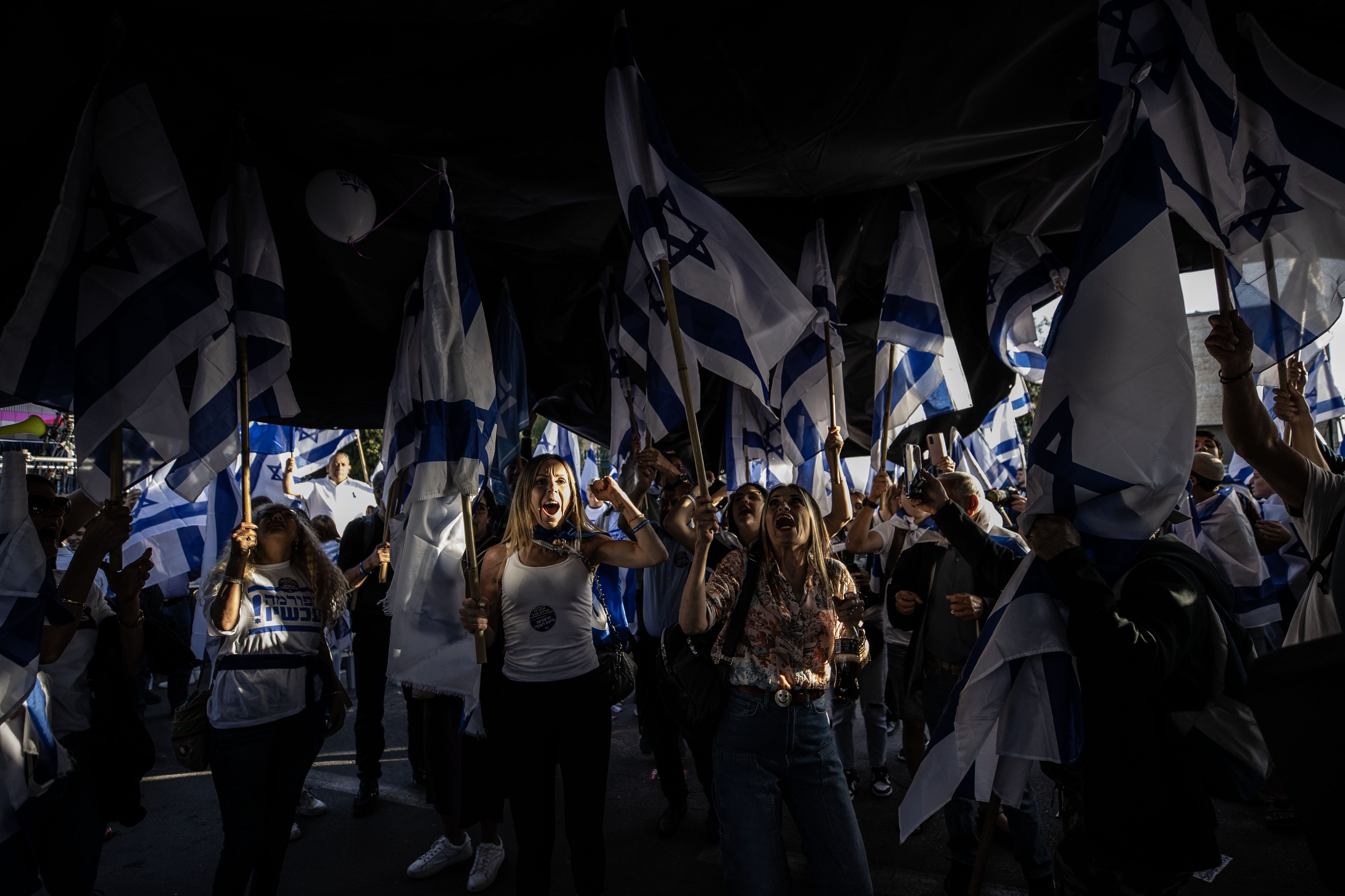 aa-20230427-30979543-30979510-netanyahu-supporters-demonstration-in-west-jerusalem.jpg
