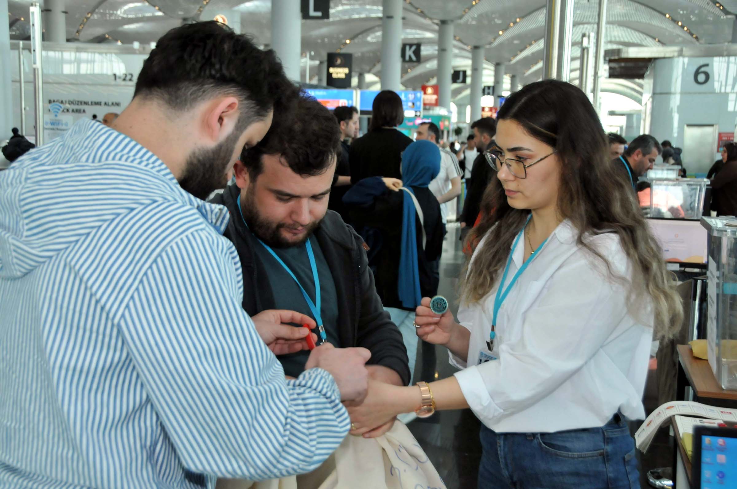 istanbul-havalimaninda-20-bin-turk-vatandasi-oy-kullandi-yenicag3.jpg
