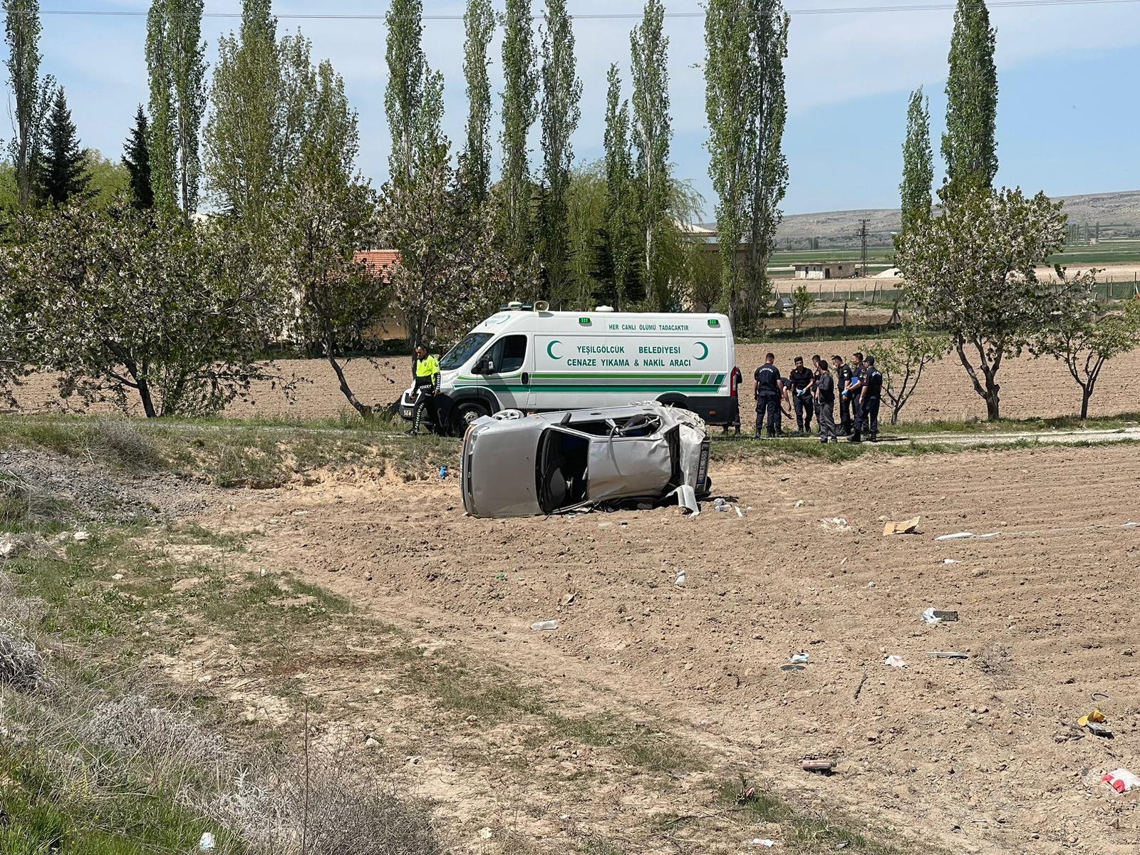 nigdede-otomobil-sarampole-devrildi-2-olu-4-yarali-yenicag.jpg