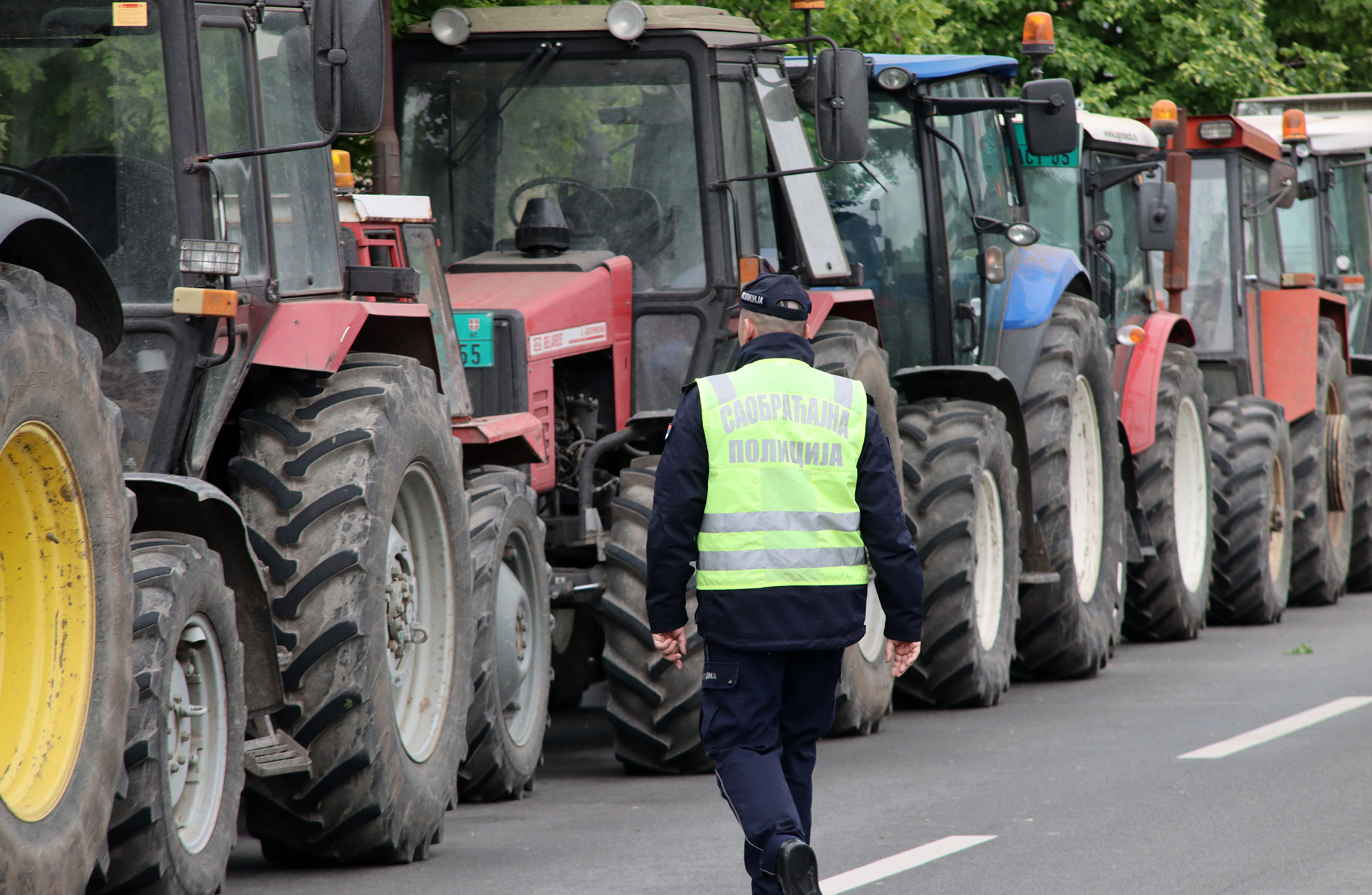 sirbistandaki-ciftciler-traktorleriyle-hukumeti-protesto-etti-yenicag-2.jpg