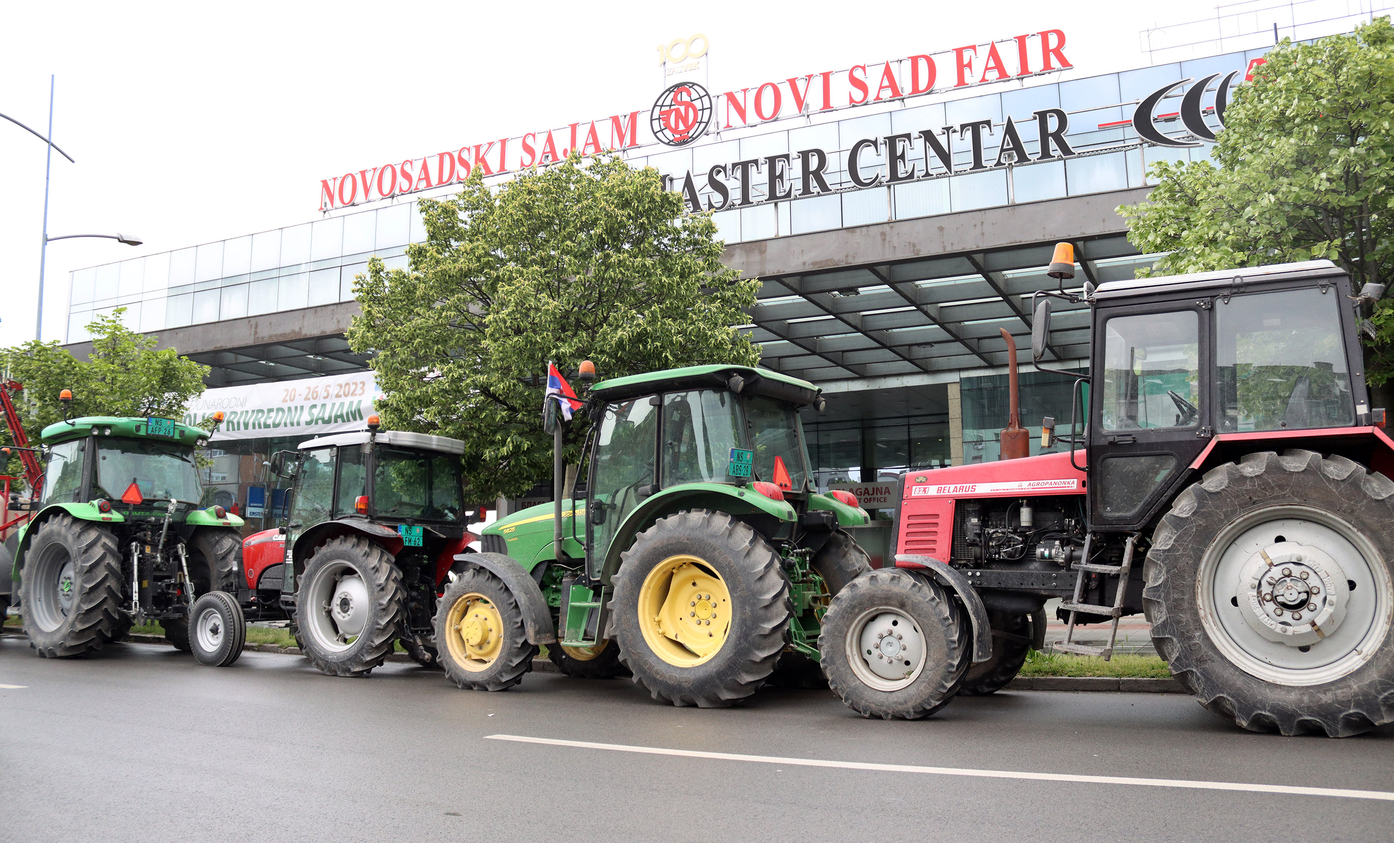 sirbistandaki-ciftciler-traktorleriyle-hukumeti-protesto-etti-yenicag-4.jpg