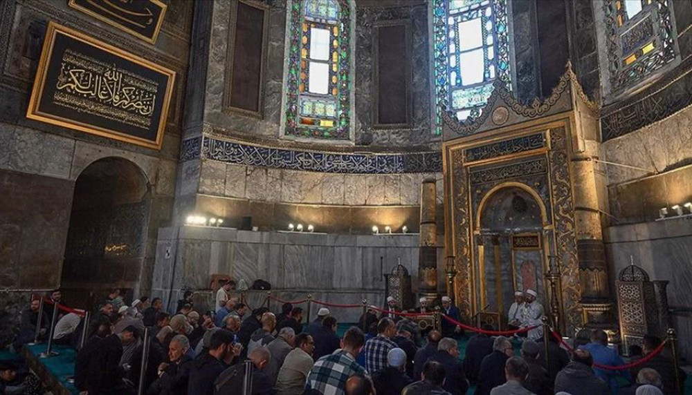 ayasofya-i-kebir-cami-i-serifinde-istanbulun-fethi-icin-mevlit-okutuldu-yenicag-1.jpg