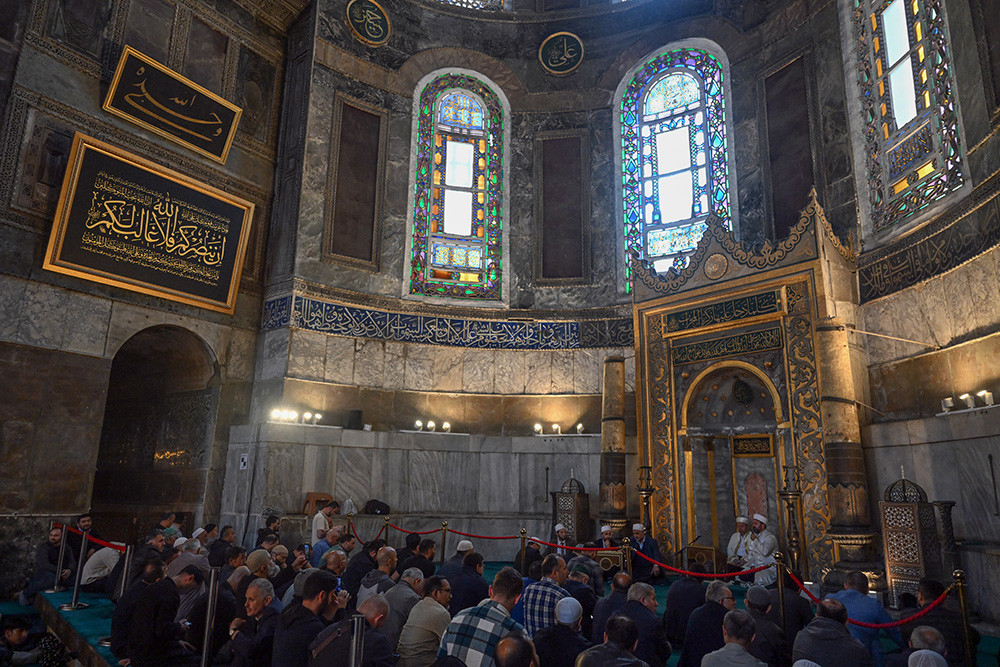 ayasofya-i-kebir-cami-i-serifinde-istanbulun-fethi-icin-mevlit-okutuldu-yenicag-4.jpg
