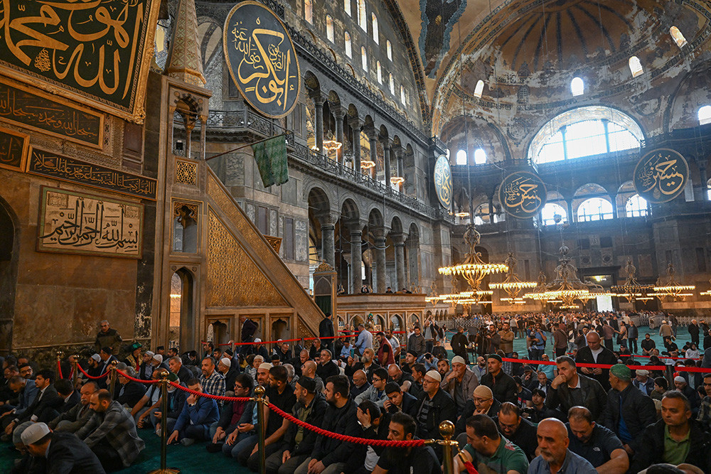ayasofya-i-kebir-cami-i-serifinde-istanbulun-fethi-icin-mevlit-okutuldu-yenicag-6.jpg