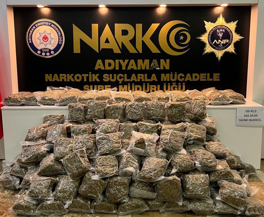 aa-20230531-31298416-31298415-adiyamanda-108-kilo-850-gram-skunk-ele-gecirildi.jpg