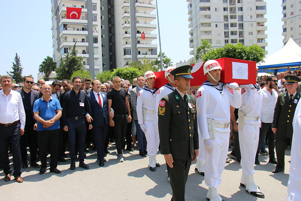 ehitlere-son-veda-turkiye-sehitlerini-gozyaslariyla-ugurlandi-yenicag-18.jpg