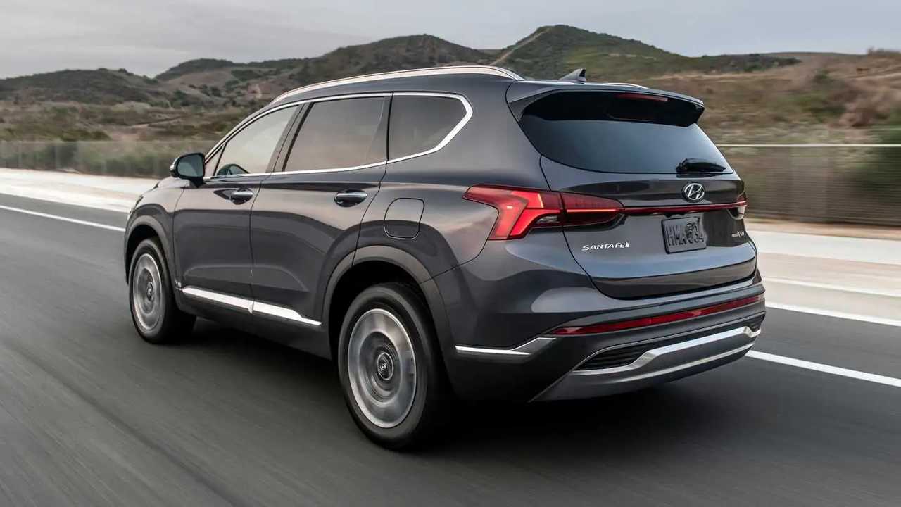 2021-hyundai-santa-fe-exterior-rear-quarter.jpg