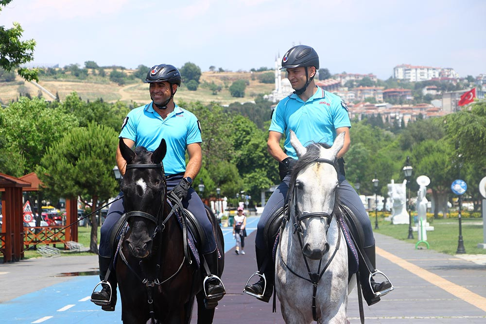 tekirdag-sahillerinde-yaz-boyu-atli-jandarma-timi-gorev-yapacak-yenicag-3.jpg