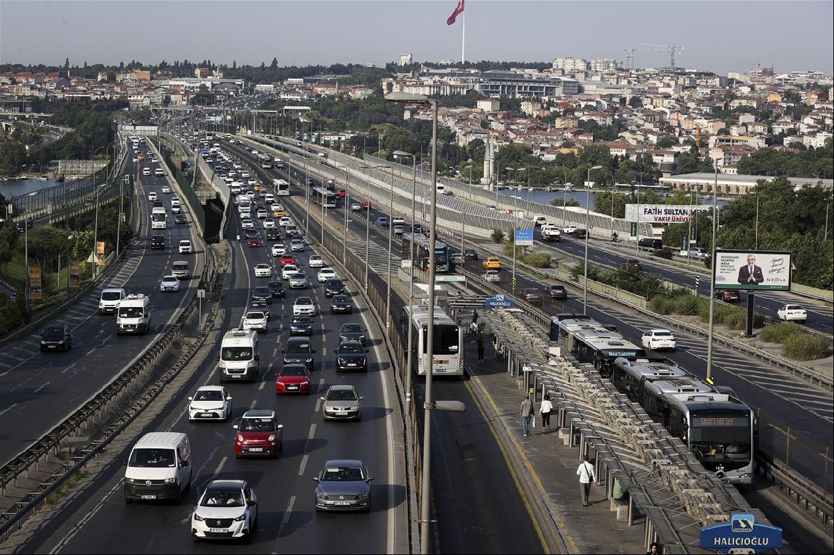 bayram-tatili-sonrasi-istanbulda-trafik-yogunlugu-yenicag5.jpg