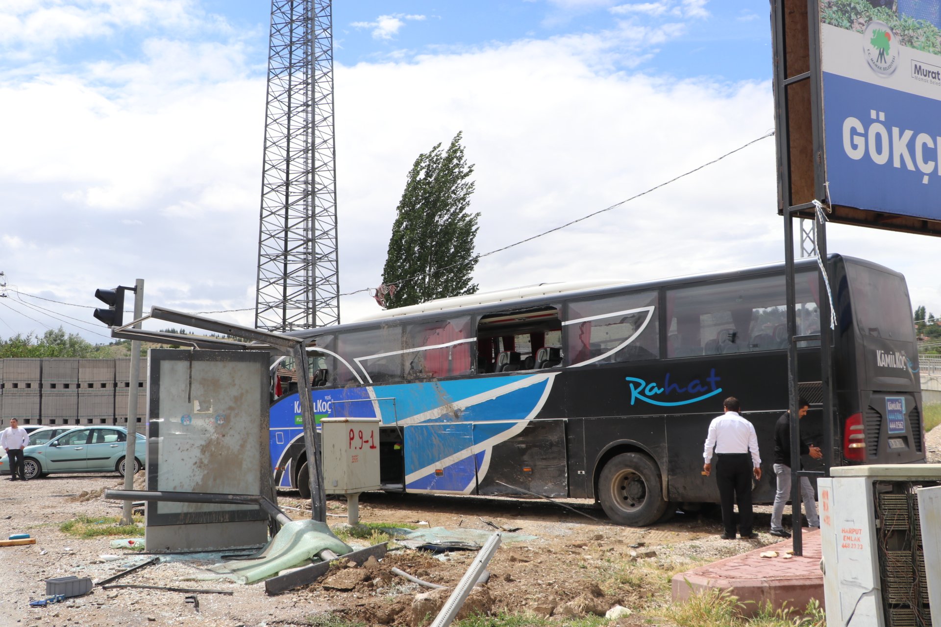 ankarada-yolcu-otobusu-minibus-ile-duraga-carpti-4-yarali-4897-dhaphoto1.jpg