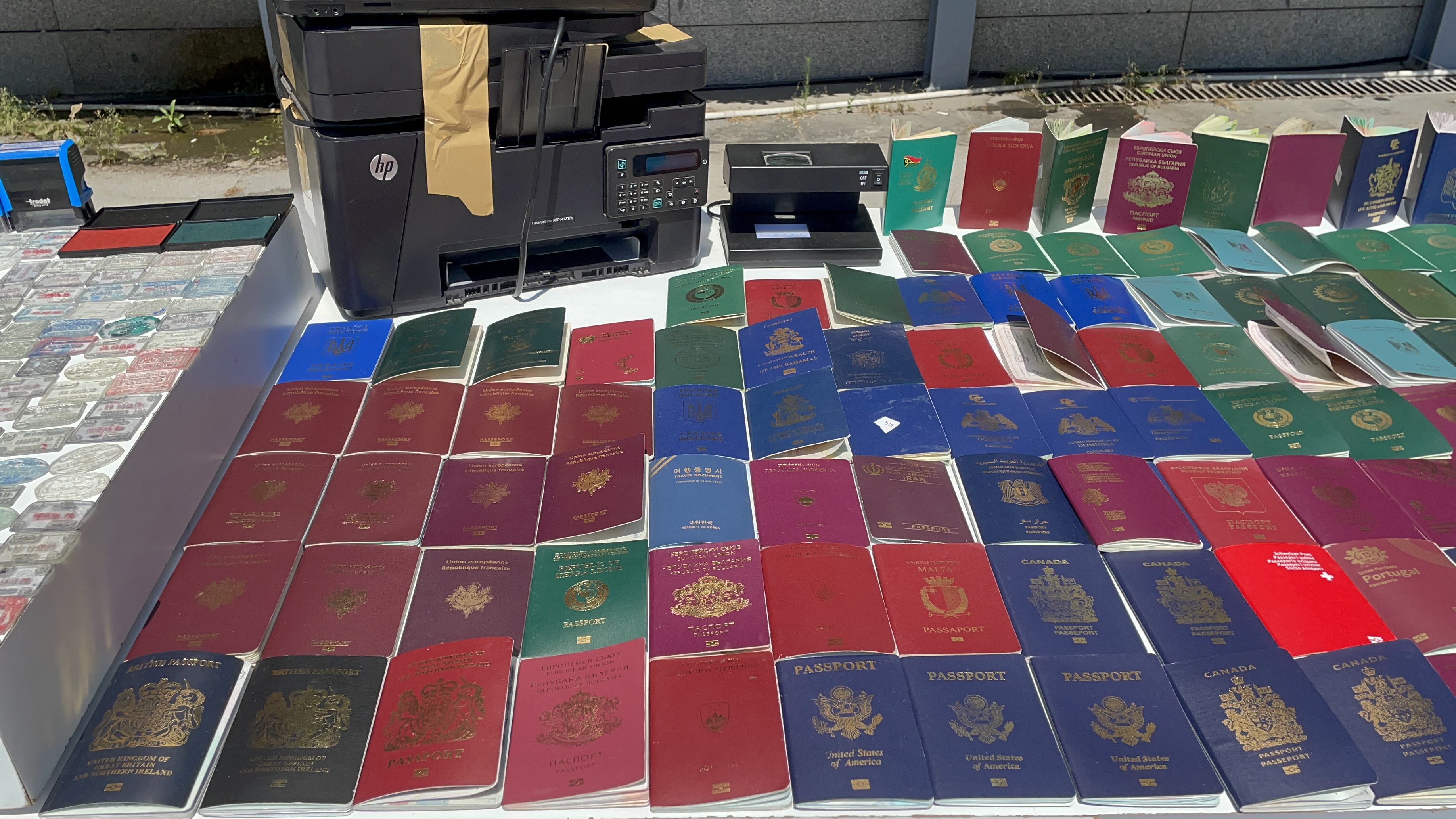 istanbulda-sahte-pasaport-ve-kimlik-operasyonu-irakli-supheli-gozaltinda-yenicag-4.jpg