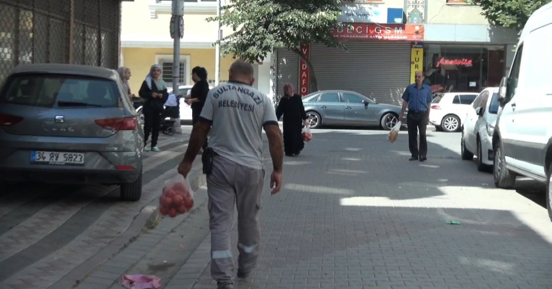 sultangazide-sokak-sokak-gezip-domates-dagitiyor-9942-dhaphoto4.jpg