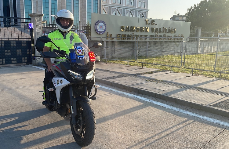 motosikletli-gence-ogut-veren-polise-yeni-motosiklet-yenicag7.jpg