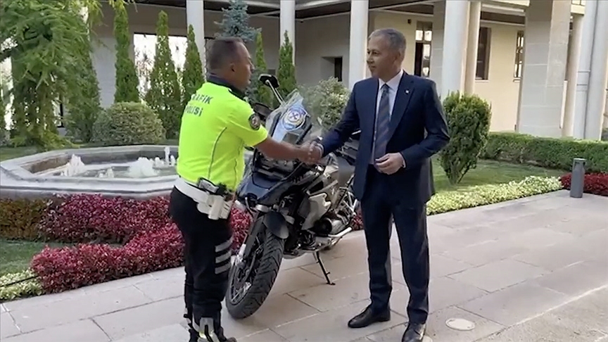 motosikletli-gence-ogut-veren-polise-yeni-motosiklet-yenicag8.jpg