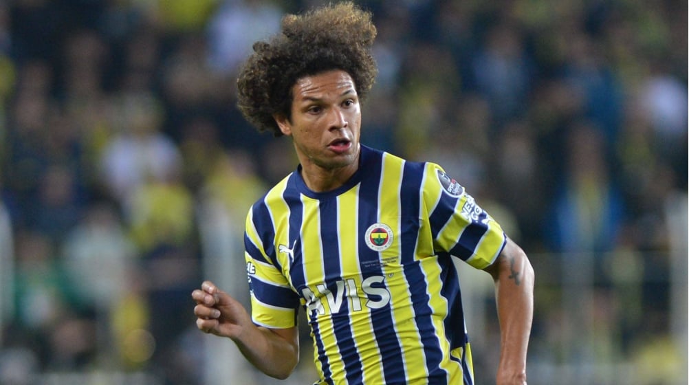 willian-arao-fenerbahce-2023-2024-1692087127-114089.jpg