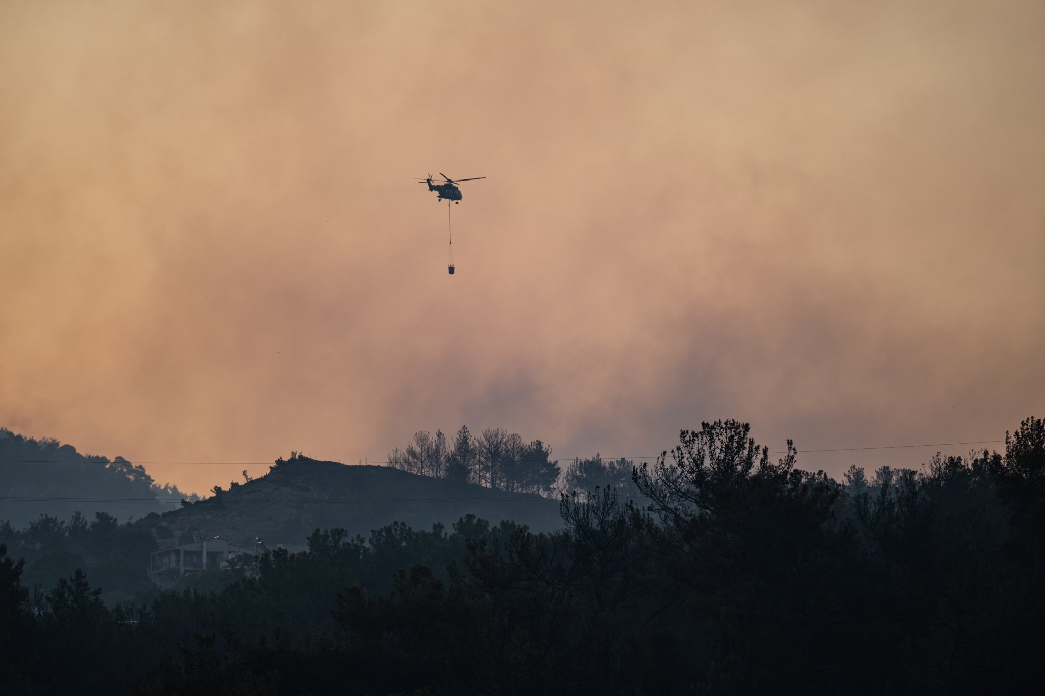 aa-20230823-31975009-31975004-efforts-to-extinguish-wildfire-continue-in-western-turkiye-001.jpg