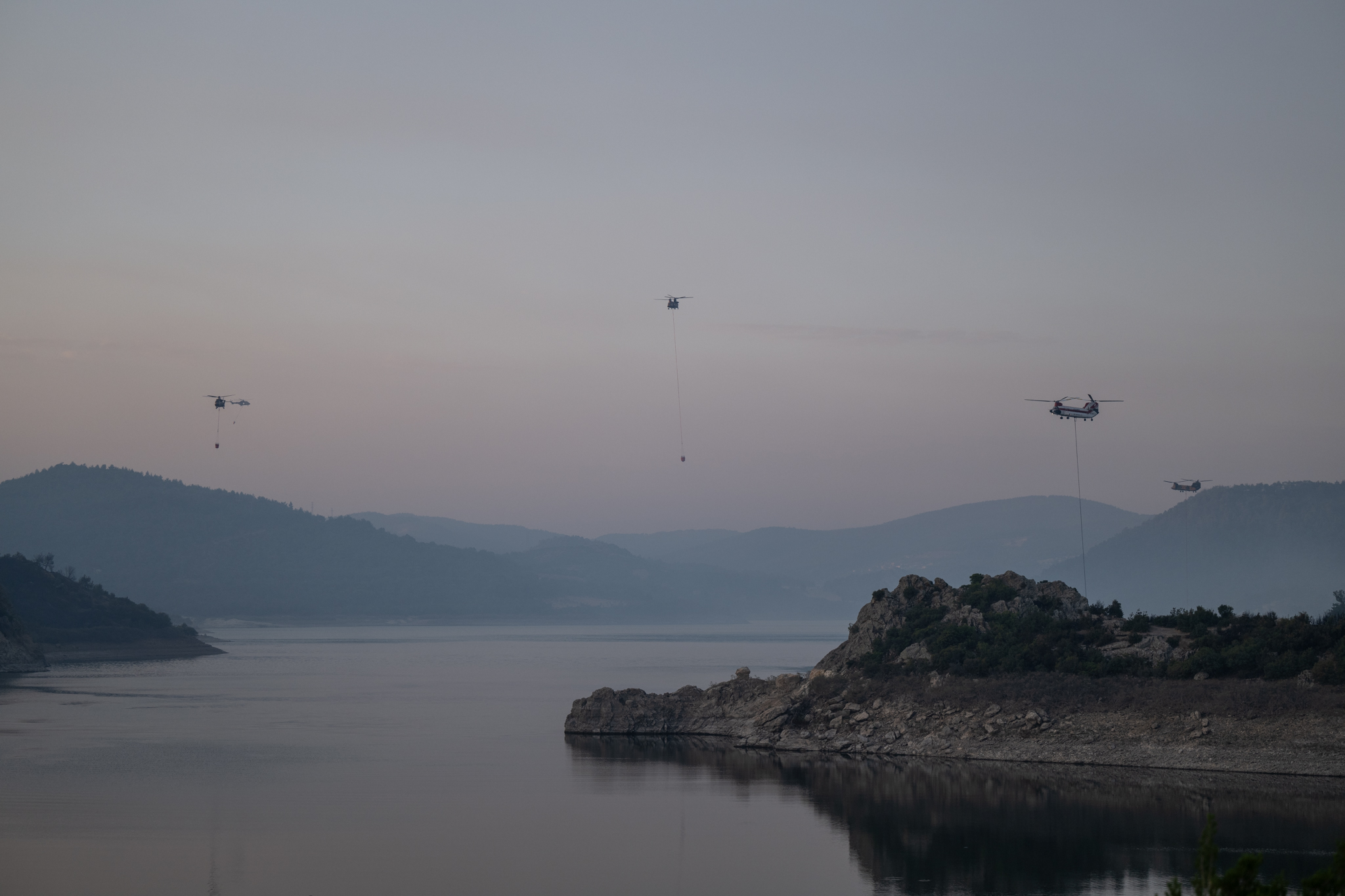 aa-20230823-31975009-31975005-efforts-to-extinguish-wildfire-continue-in-western-turkiye.jpg