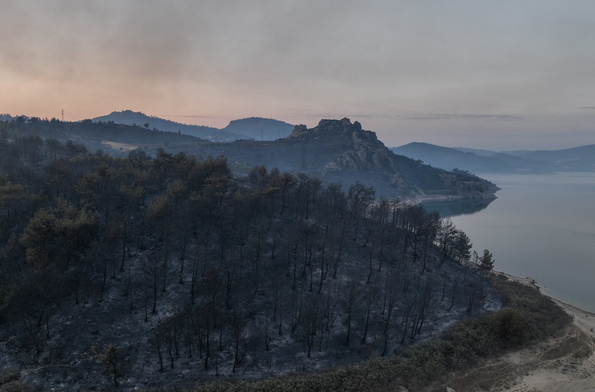 aa-20230823-31975009-31975007-efforts-to-extinguish-wildfire-continue-in-western-turkiye-001.jpg