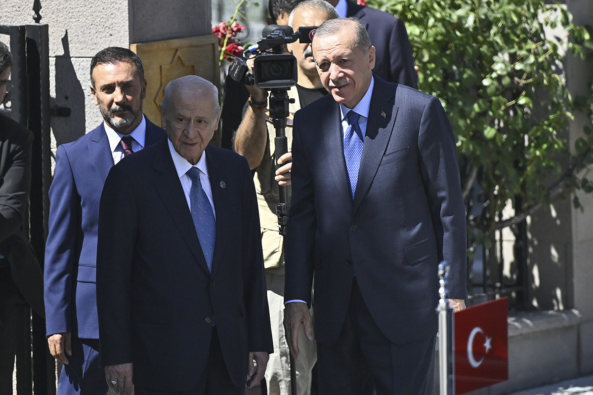erdogan-devlet-bahceli-gorusmesi-basladi-yenicag-3-001.jpg