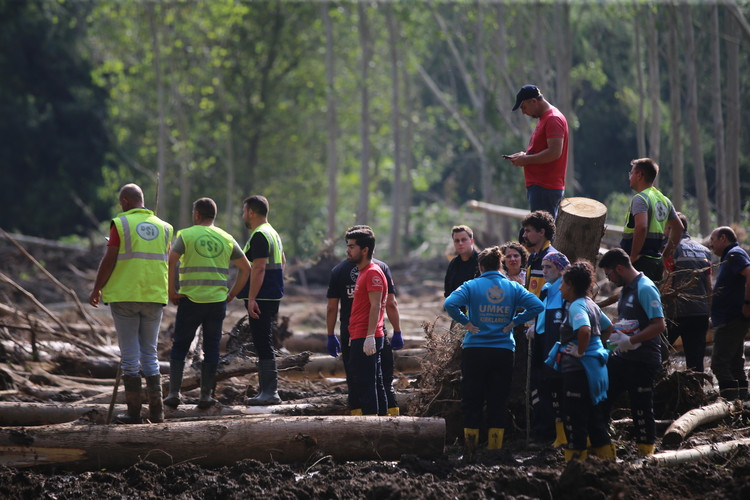 kirklarelindeki-sel-bolgesinde-arama-kurtarma-calismalari-tamamlandi-yenicag3.jpg