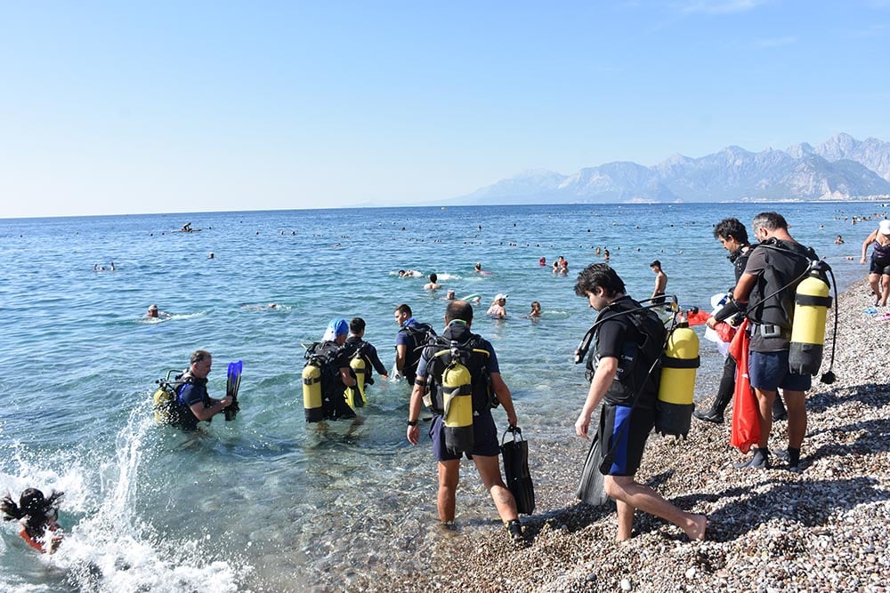 antalyada-kiyi-ve-deniz-dibi-temizligi-yapildi-yenicag-2.jpg