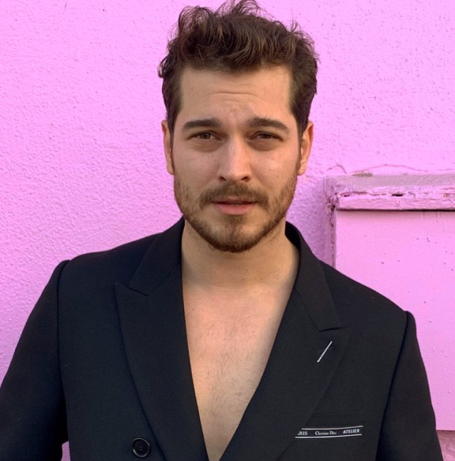 cagatay-ulusoy-yeni-filmi-biz-bir-aileyiz-16368491-7152-m.jpg