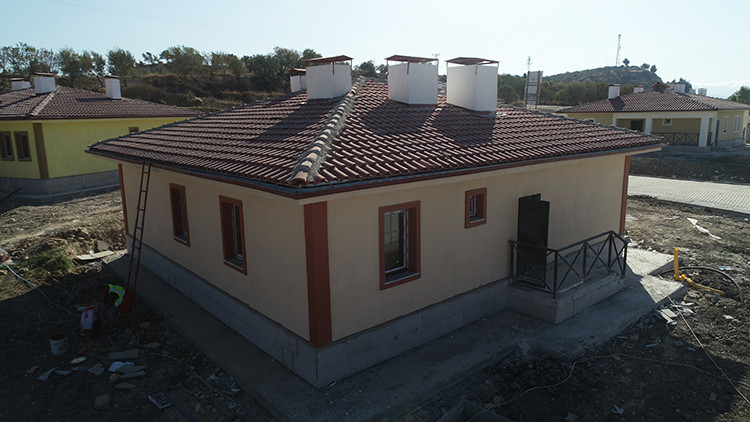 depremzedeler-icin-yapilan-koy-evlerinde-ilk-teslimat-kasimda-yenicag3.jpg