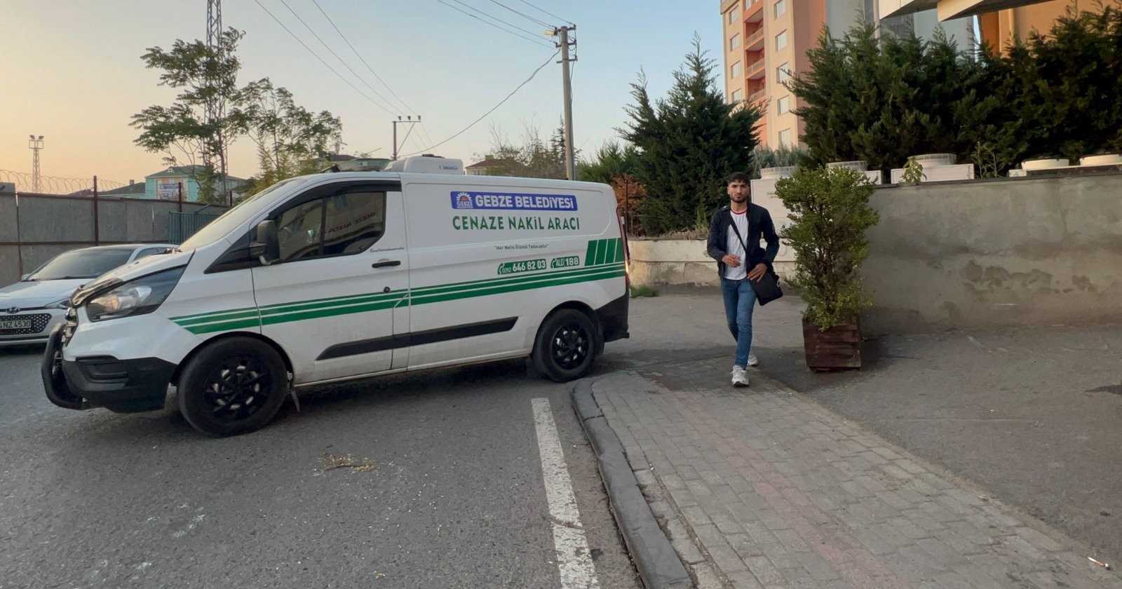 servis-minibusunun-carptigi-kiz-ogrenci-hayatini-kaybetti-8556-dhaphoto3.jpg