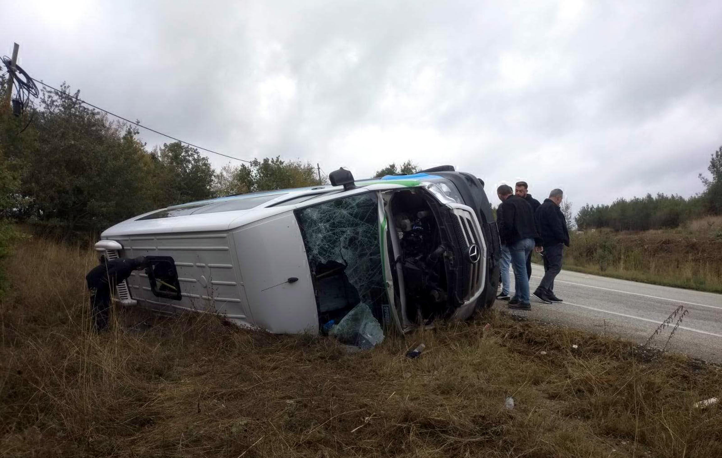 tekirdagda-yolcu-minibusu-devrildi-16-yarali-4396-dhaphoto4.jpg