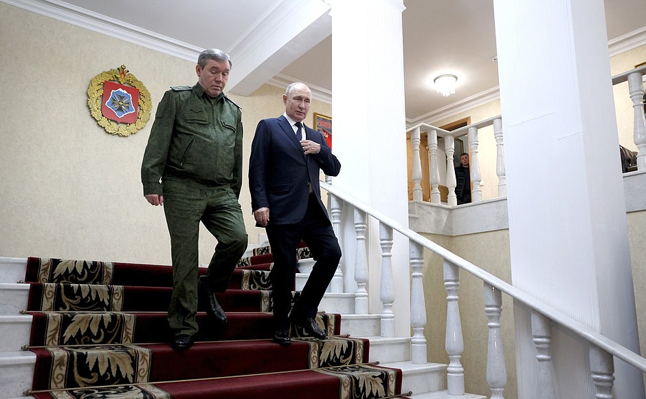 aa-20231020-32461811-32461806-russian-president-putin-visits-headquarters-of-the-armed-forces-in-rostovondon.jpg