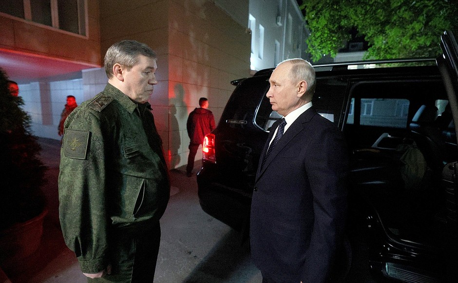 aa-20231020-32461811-32461807-russian-president-putin-visits-headquarters-of-the-armed-forces-in-rostovondon.jpg
