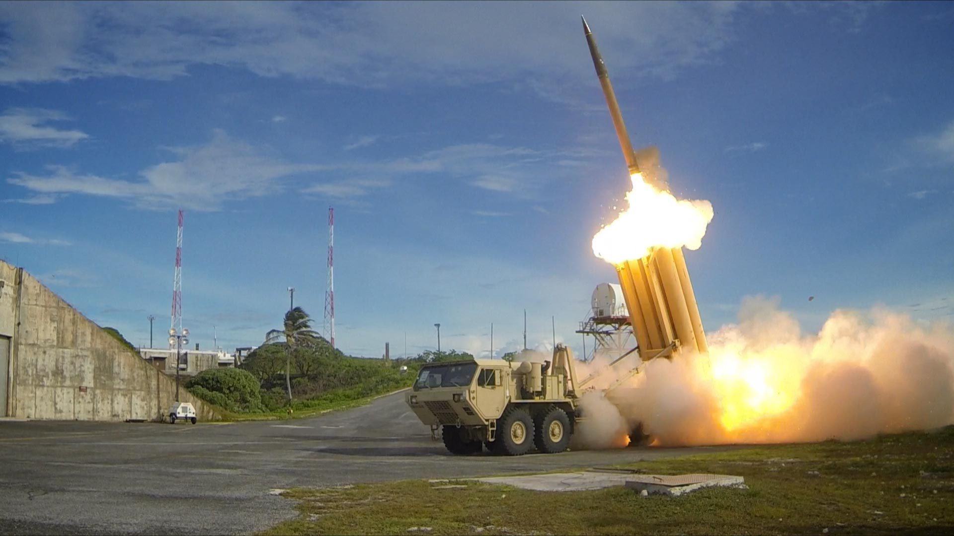 the-first-of-two-terminal-high-altitude-area-defense-thaad-interceptors-is-launched-during-a-successful-intercept-test-us-army.jpg