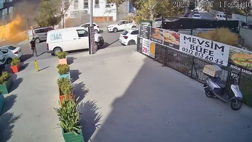 bagcilar039da-is-yerinde-patlama-ani-kamerada-4424-dhaphoto3.jpg