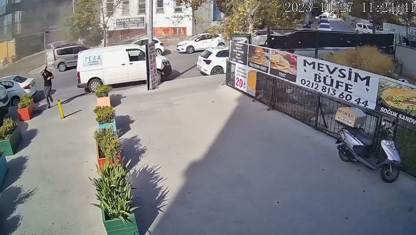 bagcilar039da-is-yerinde-patlama-ani-kamerada-4424-dhaphoto4.jpg